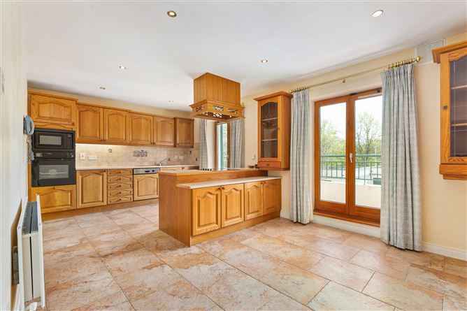 https://photos-a.propertyimages.ie/media/7/2/6/4997627/5d4086b9-6db0-4df9-8637-59c81bbdd362_l.jpg