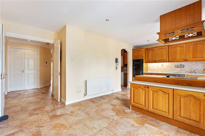 https://photos-a.propertyimages.ie/media/7/2/6/4997627/5d4086b9-6db0-4df9-8637-59c81bbdd362_l.jpg
