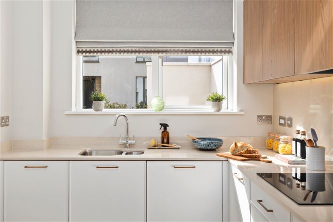 https://photos-a.propertyimages.ie/media/7/2/7/4996727/55665136-7474-4593-bc41-5b8413833f66_l.jpg
