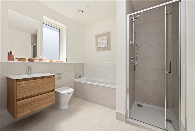 https://photos-a.propertyimages.ie/media/7/2/7/4996727/55665136-7474-4593-bc41-5b8413833f66_l.jpg
