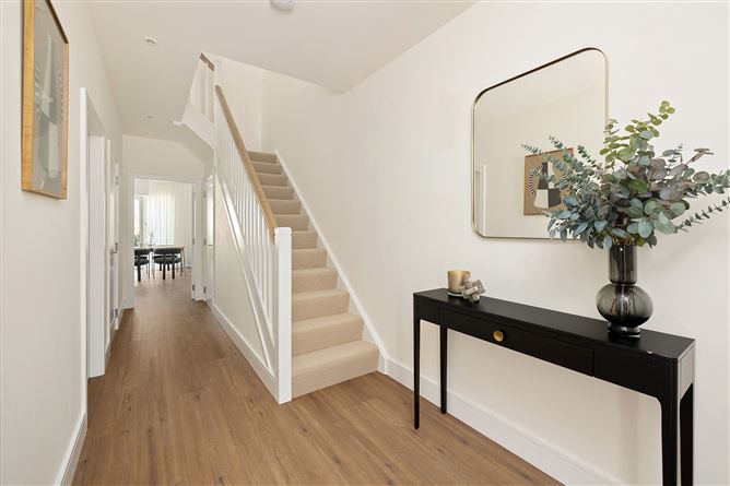 https://photos-a.propertyimages.ie/media/7/2/7/4996727/55665136-7474-4593-bc41-5b8413833f66_l.jpg