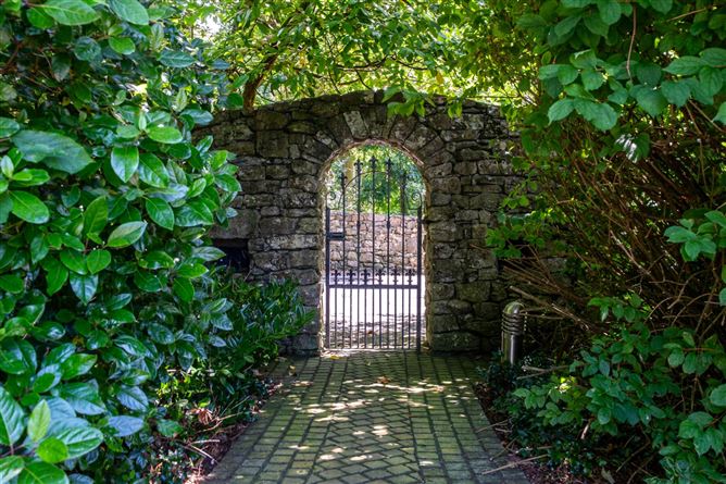 Photo 43 of 48 — Annaghdown Lodge, Eanach Dhúin, County Galway