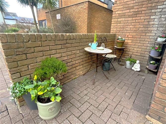 19 Radcliffe, Dublin Road, Sutton, Dublin 13