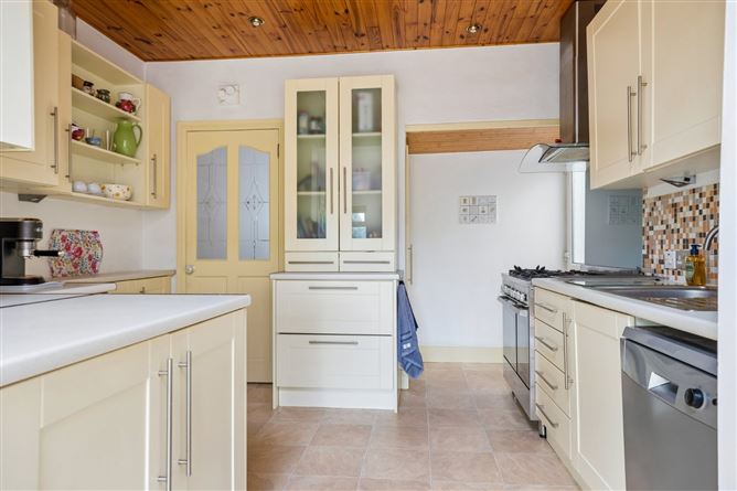 Photo 14 of 33 — 152 Clonkeen Road, Deansgrange, Co. Dublin