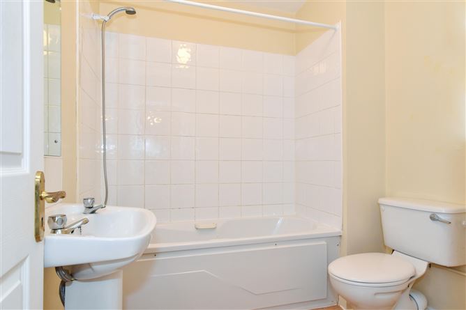 32 Maigh Riocaird, Headford Road, Galway