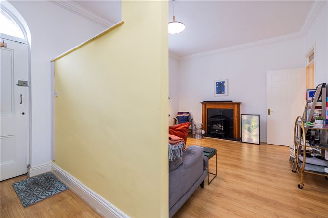 https://photos-a.propertyimages.ie/media/7/2/9/4950927/748bf059-9919-4142-848b-dee83be8d188_l.jpg