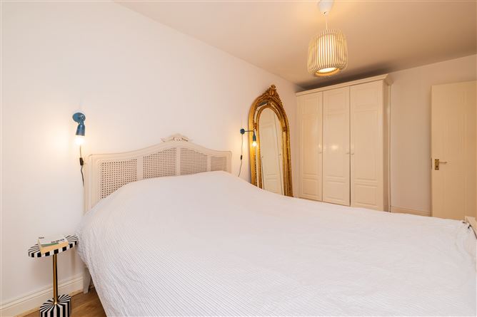 https://photos-a.propertyimages.ie/media/7/2/9/4950927/748bf059-9919-4142-848b-dee83be8d188_l.jpg