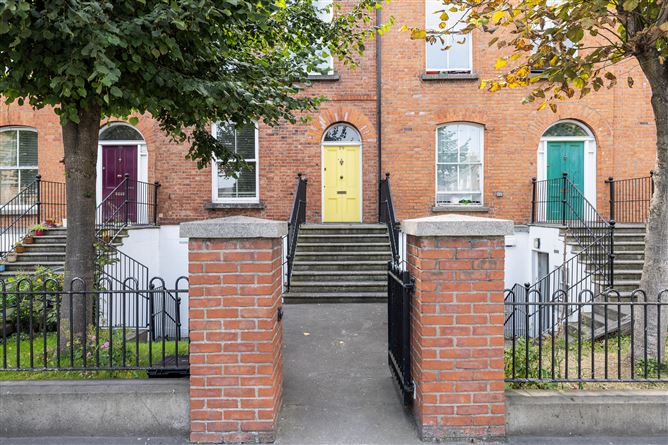 https://photos-a.propertyimages.ie/media/7/2/9/4950927/748bf059-9919-4142-848b-dee83be8d188_l.jpg