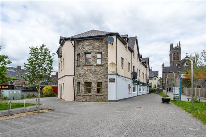 13 The Archways, Bridge Street, Carrick on Shannonm, Co. Leitrim