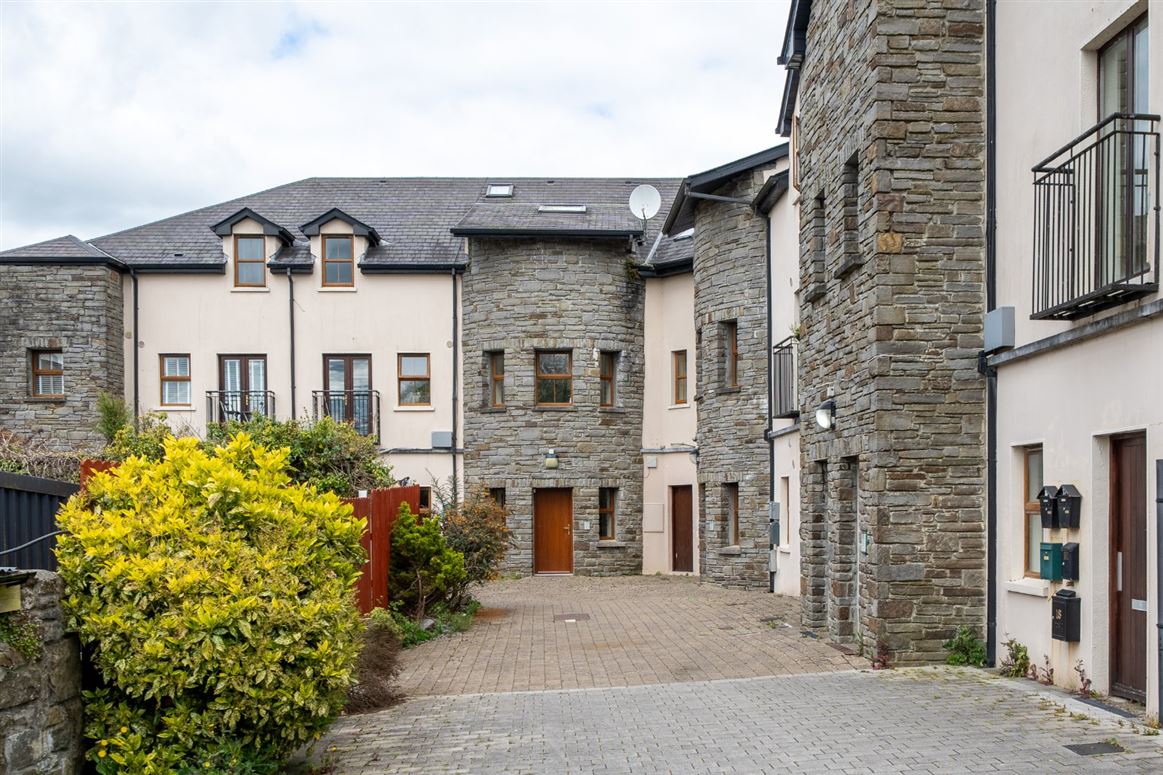 13 The Archways, Bridge Street, Carrick on Shannonm, Co. Leitrim