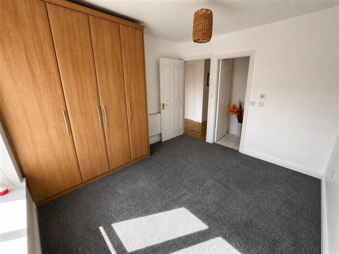 Photo 6 of 13 — 19 Beechdale Court, Ballycullen, Dublin 24