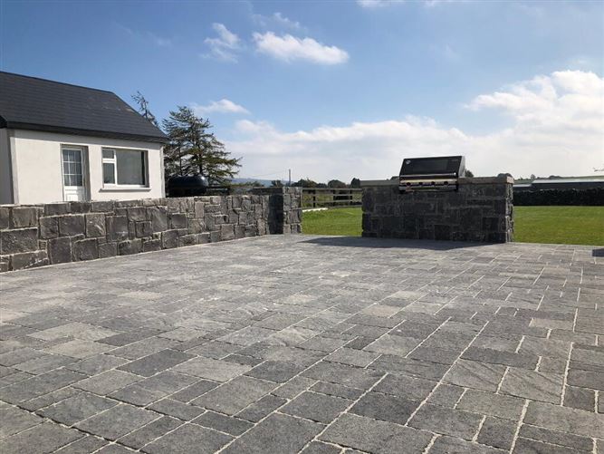 Carrownalasson, Four Mile House, Roscommon