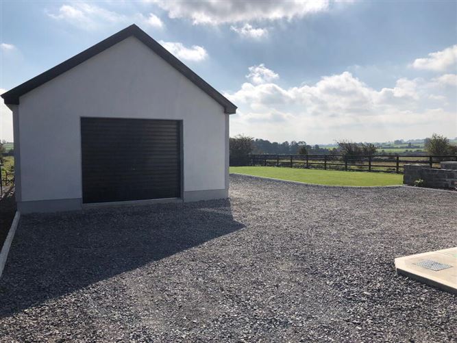 Carrownalasson, Four Mile House, Roscommon
