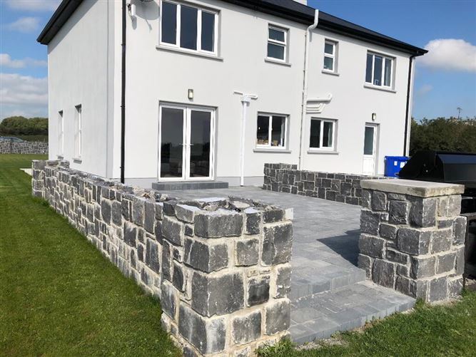 Carrownalasson, Four Mile House, Roscommon