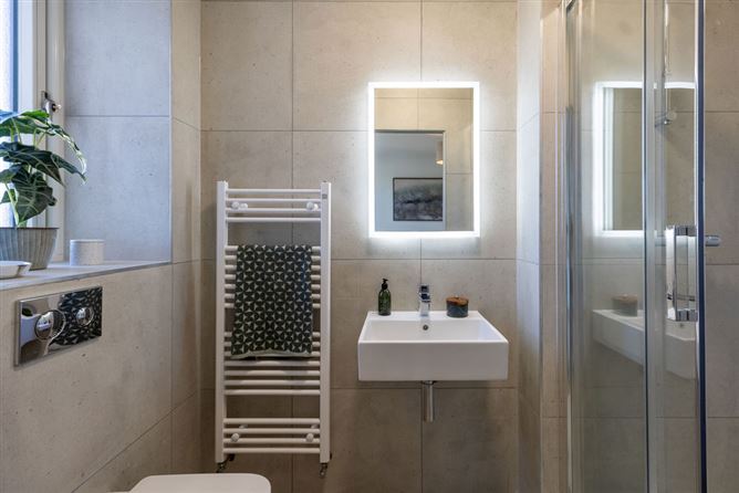 https://photos-a.propertyimages.ie/media/7/3/1/4765137/4457671c-c52e-4a4c-b87c-e06a04c0e560_l.jpg