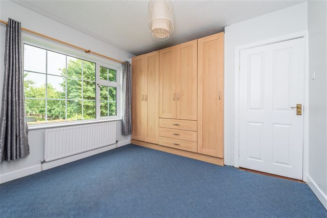 https://photos-a.propertyimages.ie/media/7/3/1/4943137/470af8ce-5daa-4c48-bbbd-ca876c52add3_l.jpg