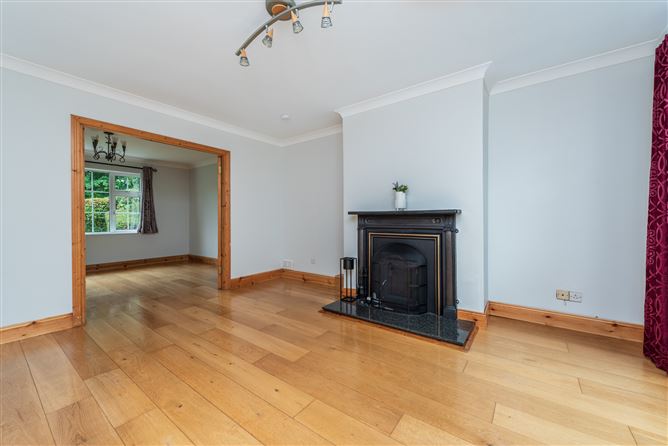 https://photos-a.propertyimages.ie/media/7/3/1/4943137/470af8ce-5daa-4c48-bbbd-ca876c52add3_l.jpg