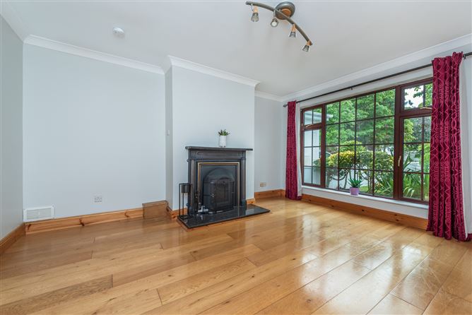 https://photos-a.propertyimages.ie/media/7/3/1/4943137/470af8ce-5daa-4c48-bbbd-ca876c52add3_l.jpg