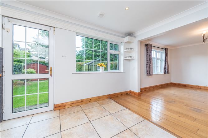 https://photos-a.propertyimages.ie/media/7/3/1/4943137/470af8ce-5daa-4c48-bbbd-ca876c52add3_l.jpg