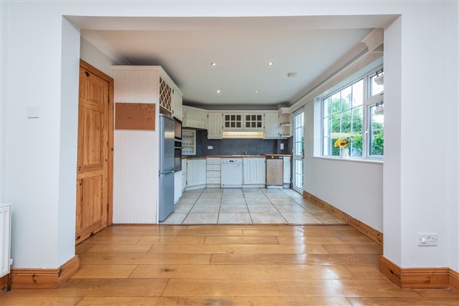 https://photos-a.propertyimages.ie/media/7/3/1/4943137/470af8ce-5daa-4c48-bbbd-ca876c52add3_l.jpg