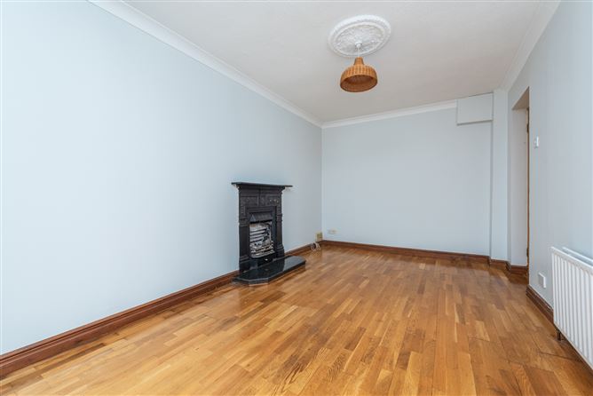 https://photos-a.propertyimages.ie/media/7/3/1/4943137/470af8ce-5daa-4c48-bbbd-ca876c52add3_l.jpg