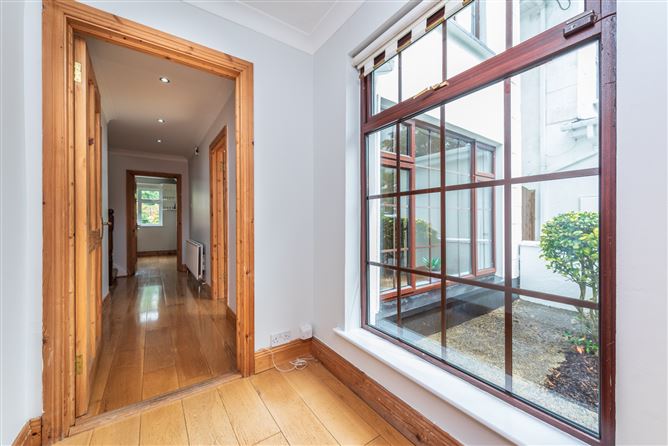 https://photos-a.propertyimages.ie/media/7/3/1/4943137/470af8ce-5daa-4c48-bbbd-ca876c52add3_l.jpg