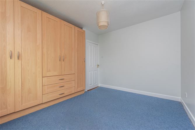 https://photos-a.propertyimages.ie/media/7/3/1/4943137/470af8ce-5daa-4c48-bbbd-ca876c52add3_l.jpg