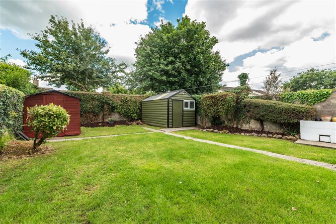 https://photos-a.propertyimages.ie/media/7/3/1/4943137/470af8ce-5daa-4c48-bbbd-ca876c52add3_l.jpg
