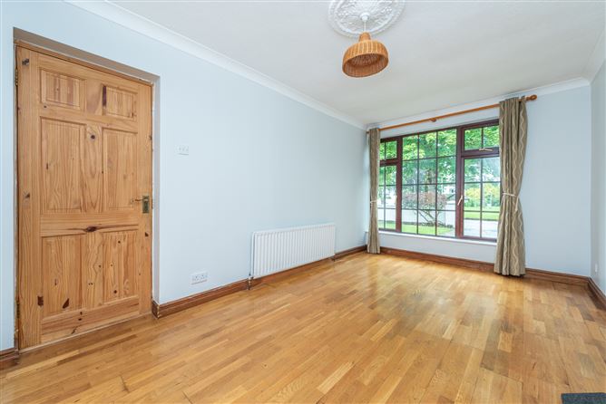 https://photos-a.propertyimages.ie/media/7/3/1/4943137/470af8ce-5daa-4c48-bbbd-ca876c52add3_l.jpg