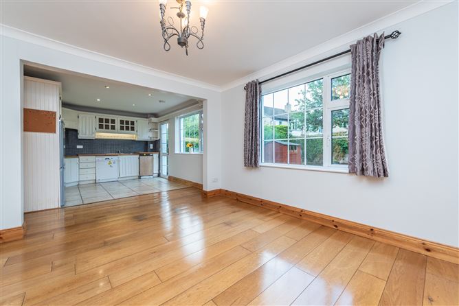 https://photos-a.propertyimages.ie/media/7/3/1/4943137/470af8ce-5daa-4c48-bbbd-ca876c52add3_l.jpg