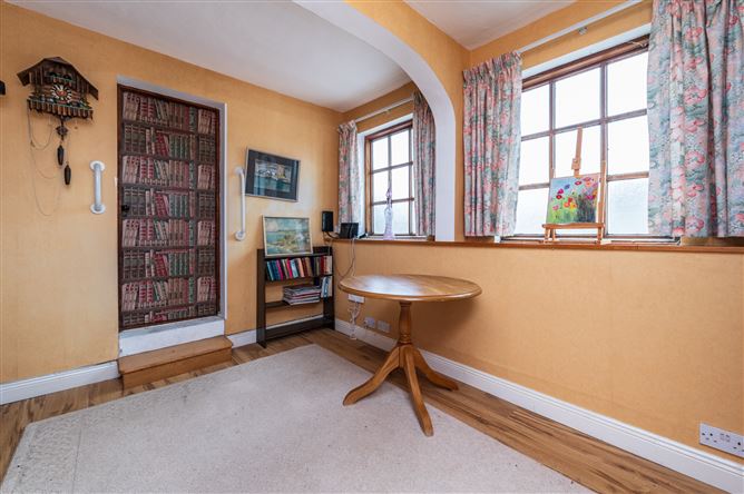 https://photos-a.propertyimages.ie/media/7/3/1/5014137/95e53d88-e51c-4aed-8835-fea897fb62f0_l.jpg