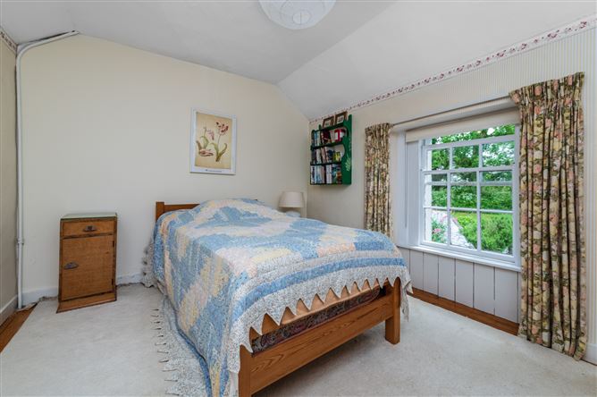 https://photos-a.propertyimages.ie/media/7/3/1/5014137/95e53d88-e51c-4aed-8835-fea897fb62f0_l.jpg