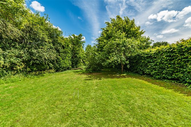 https://photos-a.propertyimages.ie/media/7/3/1/5014137/95e53d88-e51c-4aed-8835-fea897fb62f0_l.jpg