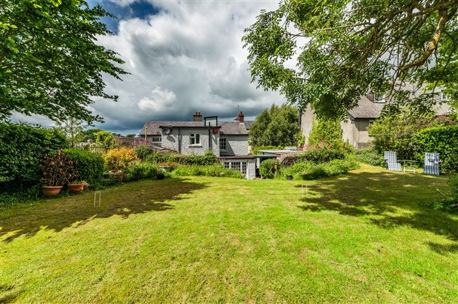 https://photos-a.propertyimages.ie/media/7/3/1/5014137/95e53d88-e51c-4aed-8835-fea897fb62f0_l.jpg
