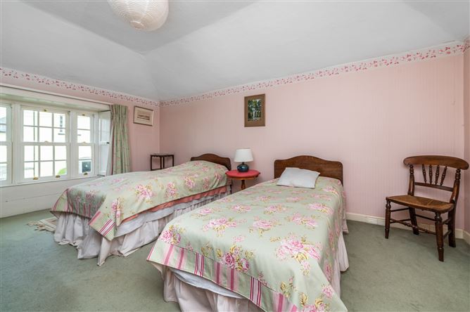 https://photos-a.propertyimages.ie/media/7/3/1/5014137/95e53d88-e51c-4aed-8835-fea897fb62f0_l.jpg