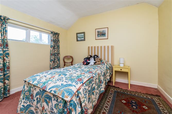https://photos-a.propertyimages.ie/media/7/3/1/5014137/95e53d88-e51c-4aed-8835-fea897fb62f0_l.jpg