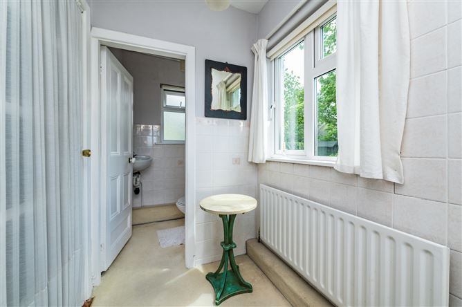 https://photos-a.propertyimages.ie/media/7/3/1/5014137/95e53d88-e51c-4aed-8835-fea897fb62f0_l.jpg