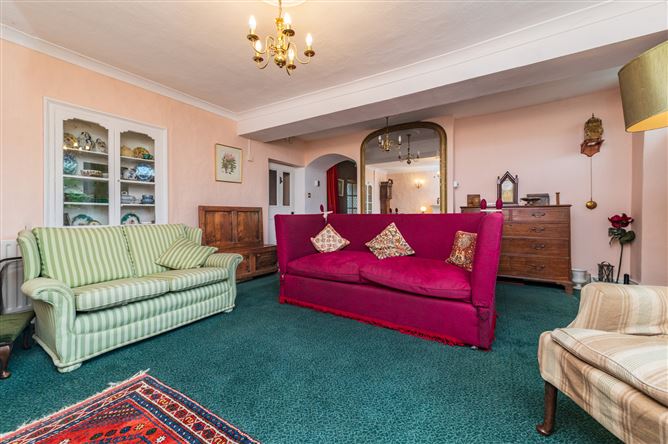 https://photos-a.propertyimages.ie/media/7/3/1/5014137/95e53d88-e51c-4aed-8835-fea897fb62f0_l.jpg