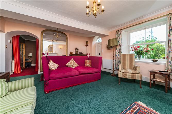 https://photos-a.propertyimages.ie/media/7/3/1/5014137/95e53d88-e51c-4aed-8835-fea897fb62f0_l.jpg