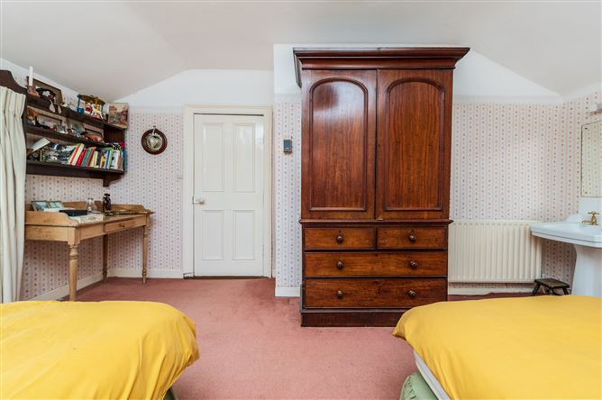 https://photos-a.propertyimages.ie/media/7/3/1/5014137/95e53d88-e51c-4aed-8835-fea897fb62f0_l.jpg
