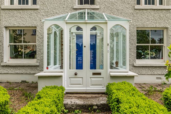 https://photos-a.propertyimages.ie/media/7/3/1/5014137/95e53d88-e51c-4aed-8835-fea897fb62f0_l.jpg