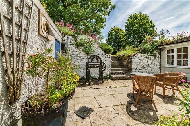 https://photos-a.propertyimages.ie/media/7/3/1/5014137/95e53d88-e51c-4aed-8835-fea897fb62f0_l.jpg