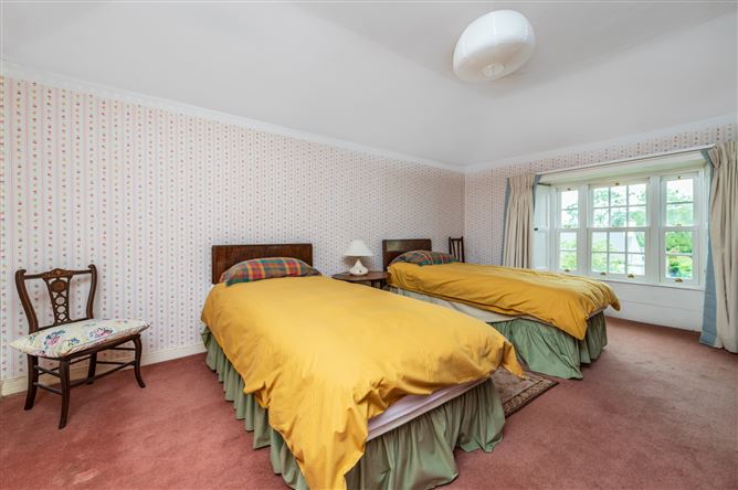 https://photos-a.propertyimages.ie/media/7/3/1/5014137/95e53d88-e51c-4aed-8835-fea897fb62f0_l.jpg