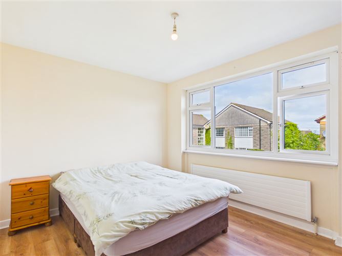 Photo 13 of 24 — 17 Willowmere Drive, Thurles, Co. Tipperary