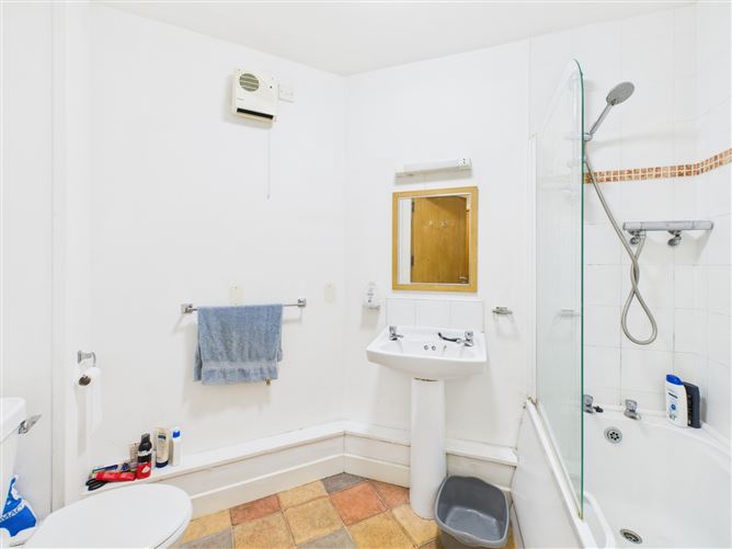 Apt, 15 Penrose Court, Anne Street, Waterford