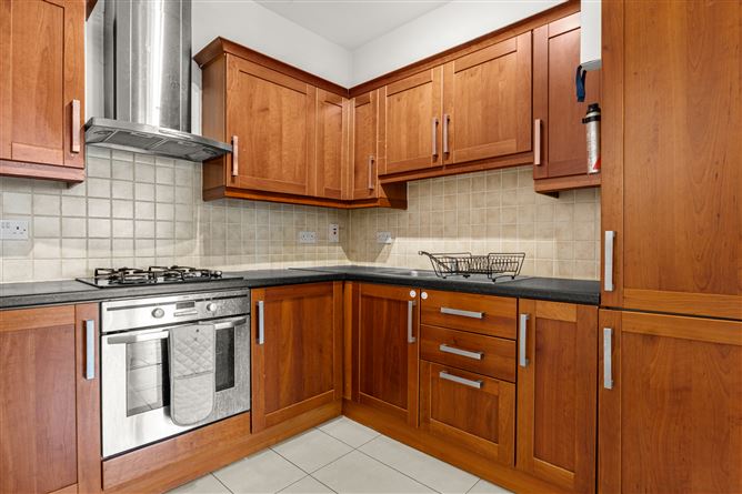 https://photos-a.propertyimages.ie/media/7/3/2/5011237/8e1f171e-1ea7-4c99-b5eb-60558e8ec932_l.jpg