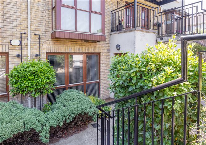 https://photos-a.propertyimages.ie/media/7/3/2/5011237/8e1f171e-1ea7-4c99-b5eb-60558e8ec932_l.jpg