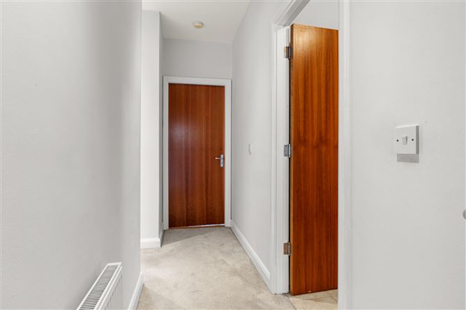 https://photos-a.propertyimages.ie/media/7/3/2/5011237/8e1f171e-1ea7-4c99-b5eb-60558e8ec932_l.jpg