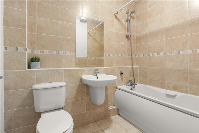 https://photos-a.propertyimages.ie/media/7/3/2/5011237/8e1f171e-1ea7-4c99-b5eb-60558e8ec932_l.jpg