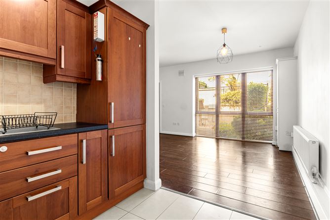 https://photos-a.propertyimages.ie/media/7/3/2/5011237/8e1f171e-1ea7-4c99-b5eb-60558e8ec932_l.jpg